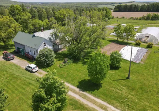Two or more stories for sale - 741 Ch. St-Cyr, Windsor, J1S2L5