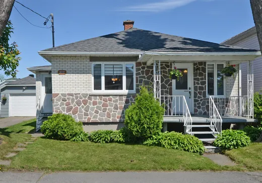 Maison à étages à vendre - 284 Rue Champlain, Salaberry-de-Valleyfield, J6T1Y2
