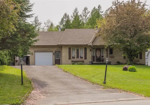 Bungalow à vendre - 1804 Av. du Lac-St-Charles, Lac-St-Charles, G3G2X4