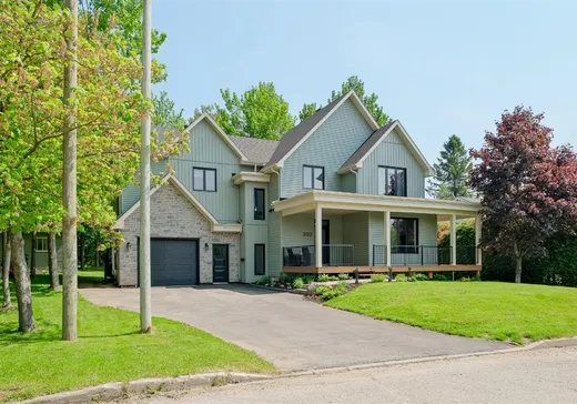 Maison à étages à vendre - 302 Rue Roussin-Vigneux, Windsor, J1S3A3