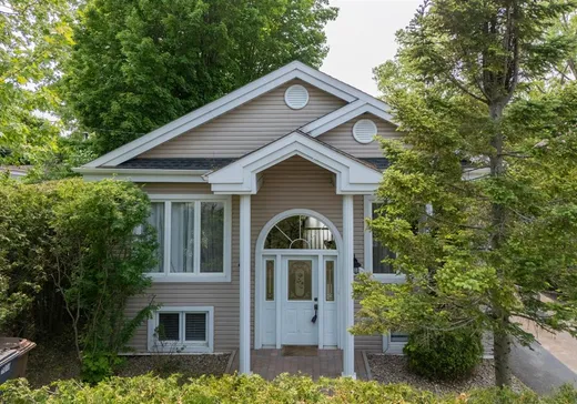 Bungalow for sale - 1881 Ch. des Patriotes N., Mont-Saint-Hilaire, J3G4S6