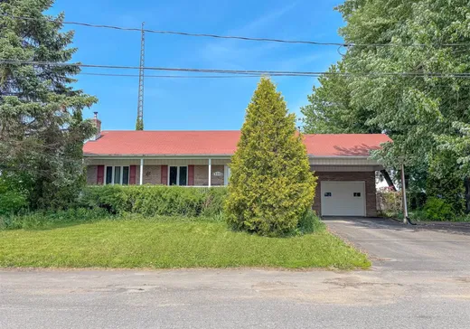 Maison à vendre - 330 Rue St-Lambert, St-Cyrille-De-Wendover, J0C 1A0