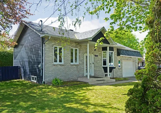 Maison à vendre - 211 12e Avenue, Saint-Zotique, J0P 1Z0