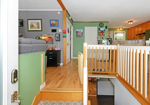 Maison à vendre - 211 12e Avenue, Saint-Zotique, J0P 1Z0
