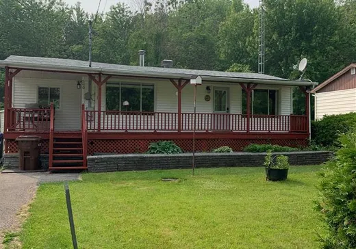 Bungalow for sale - 560 Rue des Plaines, Lachute, J0V1X0