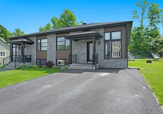 Two or more stories for sale - 970 Rue des Samares, Saint-Hyacinthe, J0E1Z0