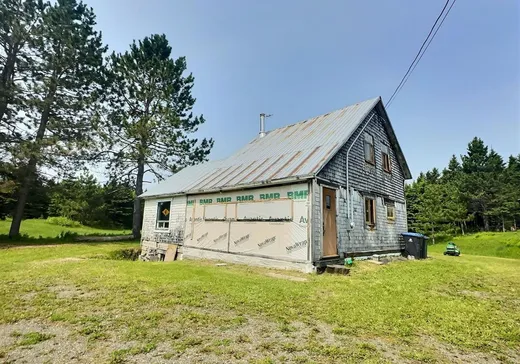 1 1/2 Storey for sale - 190 Route 232, Saint-Eusèbe, G0L2Y0