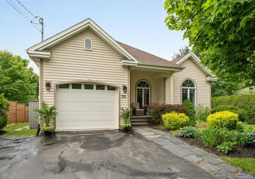 Maison à vendre - 721 Rue Bouhier, Magog, J1X 7K8