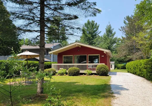 Bungalow à vendre - 353 Av. de la Chapelle, Magog, J1X5V4