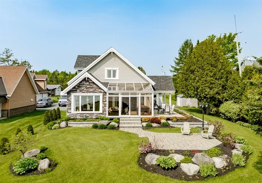 Two or more stories for sale - 5701 Route 263, Disraeli, G0M1H1