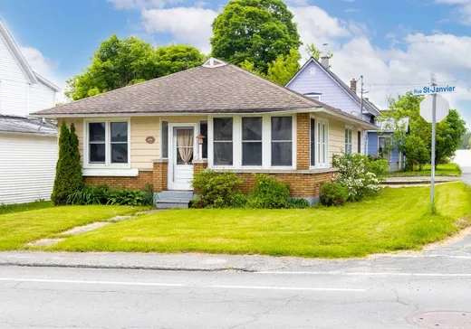 Bungalow à vendre - 294 Rue St-Janvier, Weedon, J0B3J0