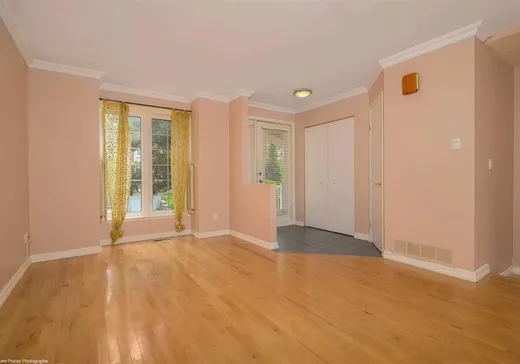 Maison à vendre - 3180 Boul. St-Martin E., Laval (Duvernay), H7E 4W7