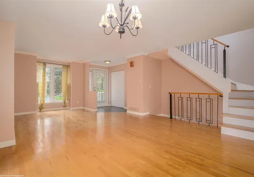 Maison à vendre - 3180 Boul. St-Martin E., Laval (Duvernay), H7E 4W7