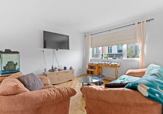 Maison à vendre - 4275 Rue Barbeau, St-Hubert, J3Y 5Y2