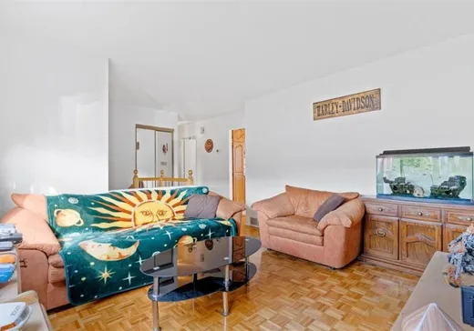 Maison à vendre - 4275 Rue Barbeau, St-Hubert, J3Y 5Y2