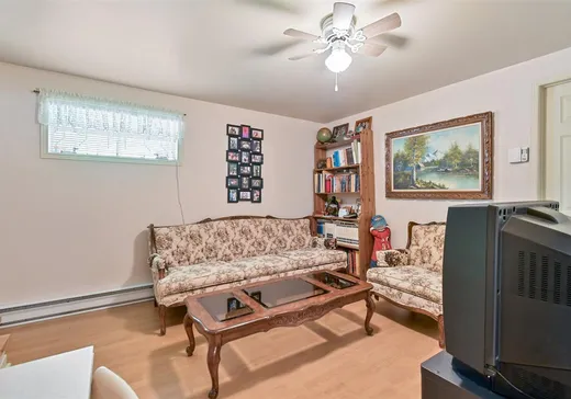 Maison à vendre - 2970 Ch. de la Salle, Laval (Sainte-Rose), J0T 2A0