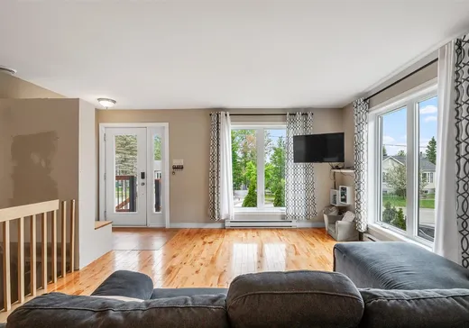 Maison à vendre - 1098-1098A Rue des Huards, Sainte-Agathe-des-Monts, J8C 0G9