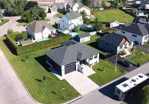 Maison à étages à vendre - 5 Av. des Tilleuls, Salaberry-de-Valleyfield, J6T0G1