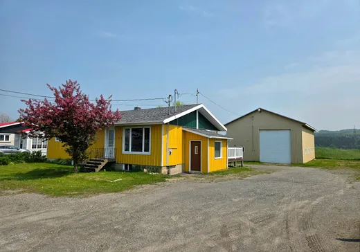 Two or more stories for sale - 189 Route de St-Luc, Matane, G4W3M8