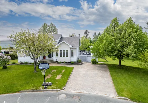 House for sale - 303 Av. du Ruisseau, Lac-Etchemin, G0R 1S0