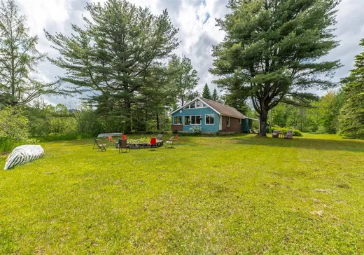 Maison à étages à vendre - 2301 Rue St-Hilaire, Val Morin, J0T2R0