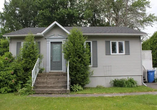 Bungalow for sale - 40 Rue Émile, Lanoraie, J0K1E0