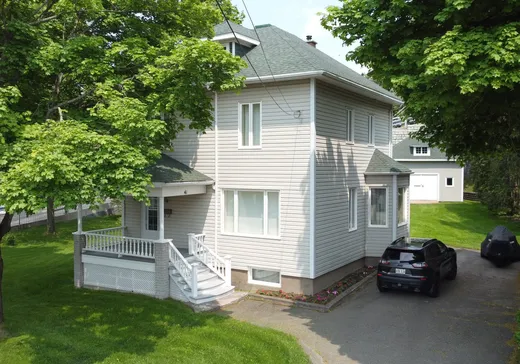 Two or more stories for sale - 41 Rue Témiscouata, Rivière-du-Loup, G5R2Y2