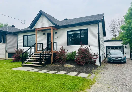 Maison à vendre - 122 Rue Robert, Cowansville, J2K 3J7