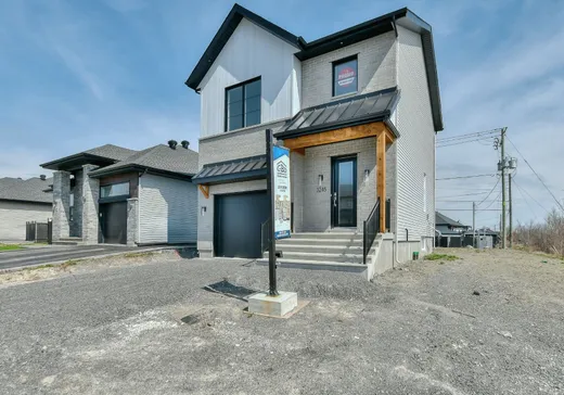 Two or more stories for sale - 3245 Rue Laurin, Sainte-Marthe-sur-le-Lac, J0N1P0