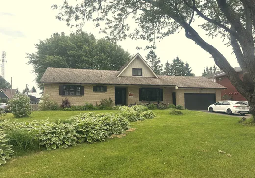 Maison à étages à vendre - 225 Rue St-Louis, Warwick, J0A1M0