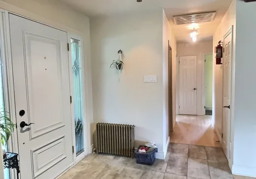 House for sale - 225 Rue St-Louis, Warwick, J0A 1M0