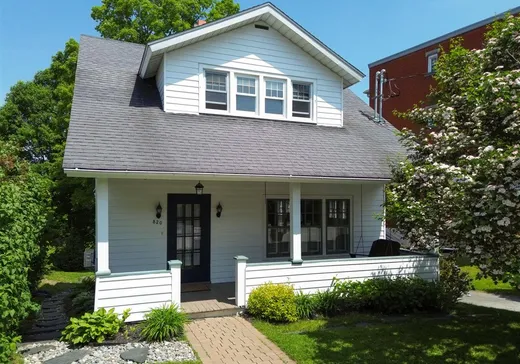 Maison à étages à vendre - 820 Rue de l'Ontario, Sherbrooke, J1J3S2
