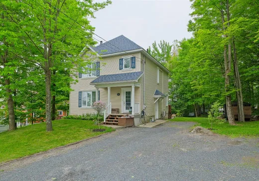 Maison à étages à vendre - 121 Rue des Lys, Windsor, J1S2Y5