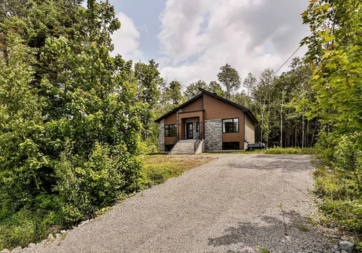 Two or more stories for sale - 185 Rue Philipon, Saint-Calixte, J0K1Z0