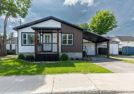 Maison à étages à vendre - 555 Rue James, Buckingham, J8L2R6