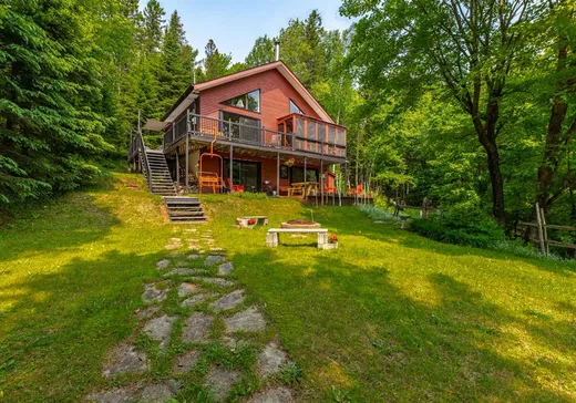 Maison à vendre - 22 Rue des Cèdres, Sainte-Agathe-des-Monts, J8C 2Z7