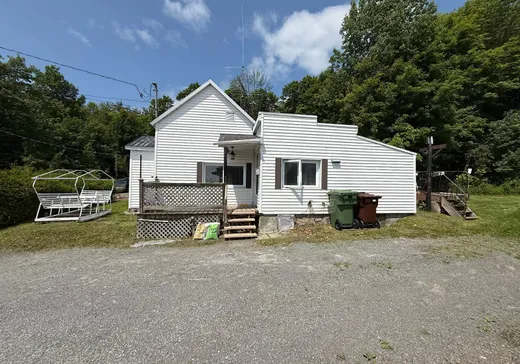 House for sale - 422 Rue St-Antoine, Brownsburg-Chatham, J8G 2X4