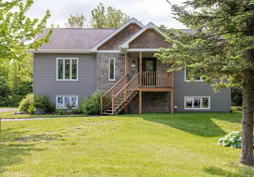House for sale - 639 Rue du Pont, St-Lambert-De-Lauzon, G0S 2W0