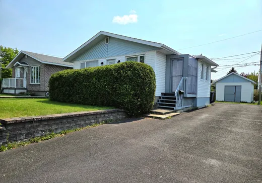 Maison à étages à vendre - 381 Rue Bouillon, Matane, G4W3N9
