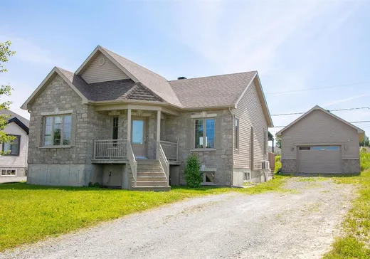 Bungalow à vendre - 674 Rue de la Promenade, Upton, J0H2E0