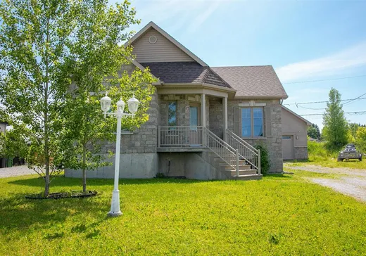 Maison à vendre - 674 Rue de la Promenade, Upton, J0H 2E0