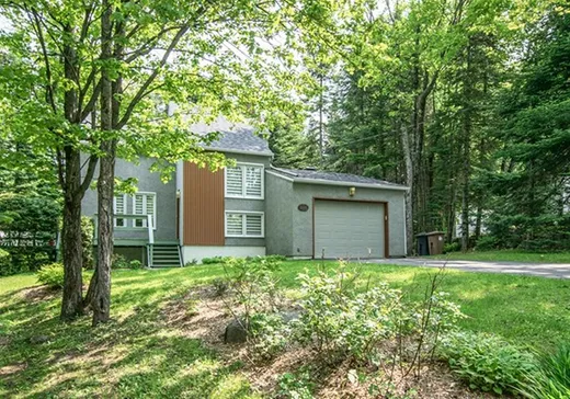 Two or more stories for sale - 338 Place des Tilleuls, Saint-Sauveur, J0R1K0