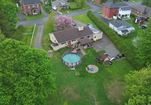 House for sale - 11 Rue St-Medard, Warwick, J0A 1M0