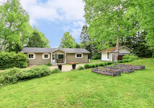 Two or more stories for sale - 381 Av. André-Leclerc, St-Come, J0K2B0