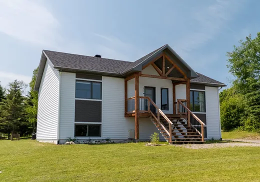 Maison à étages à vendre - 252 Rue des Boutons-d'Or, Mont-Laurier, J9L1B1