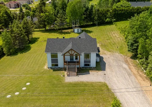 Maison à vendre - 252 Rue des Boutons-d'Or, Mont-Laurier, J9L 1B1