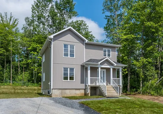 Two or more stories for sale - 156 Rue Gisèle-Trudeau, Sherbrooke, J1C0G1