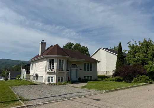 Two or more stories for sale - 15 Rue Pierre-Bédard, La Malbaie, G5A1L2