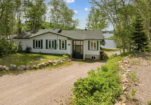 Maison à étages à vendre - 2040 Ch. du Lac-St-Stanislas N., Saint-Zenon, J0K3N0