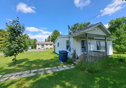 Two or more stories for sale - 740 Route 203, Howick, J0S1G0